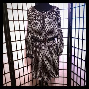 Max Studio B&W Dress w/ balloon sleeves